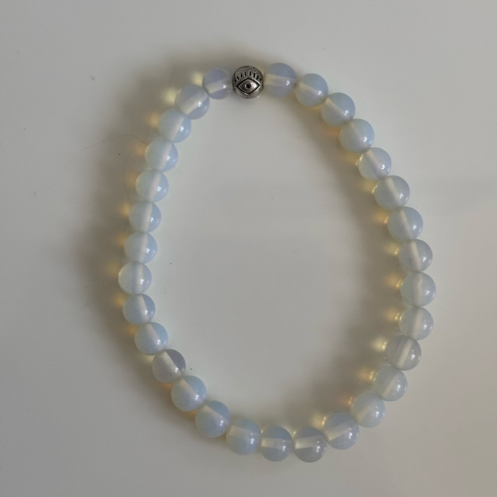 Elegant Opalescent Beaded Bracelet